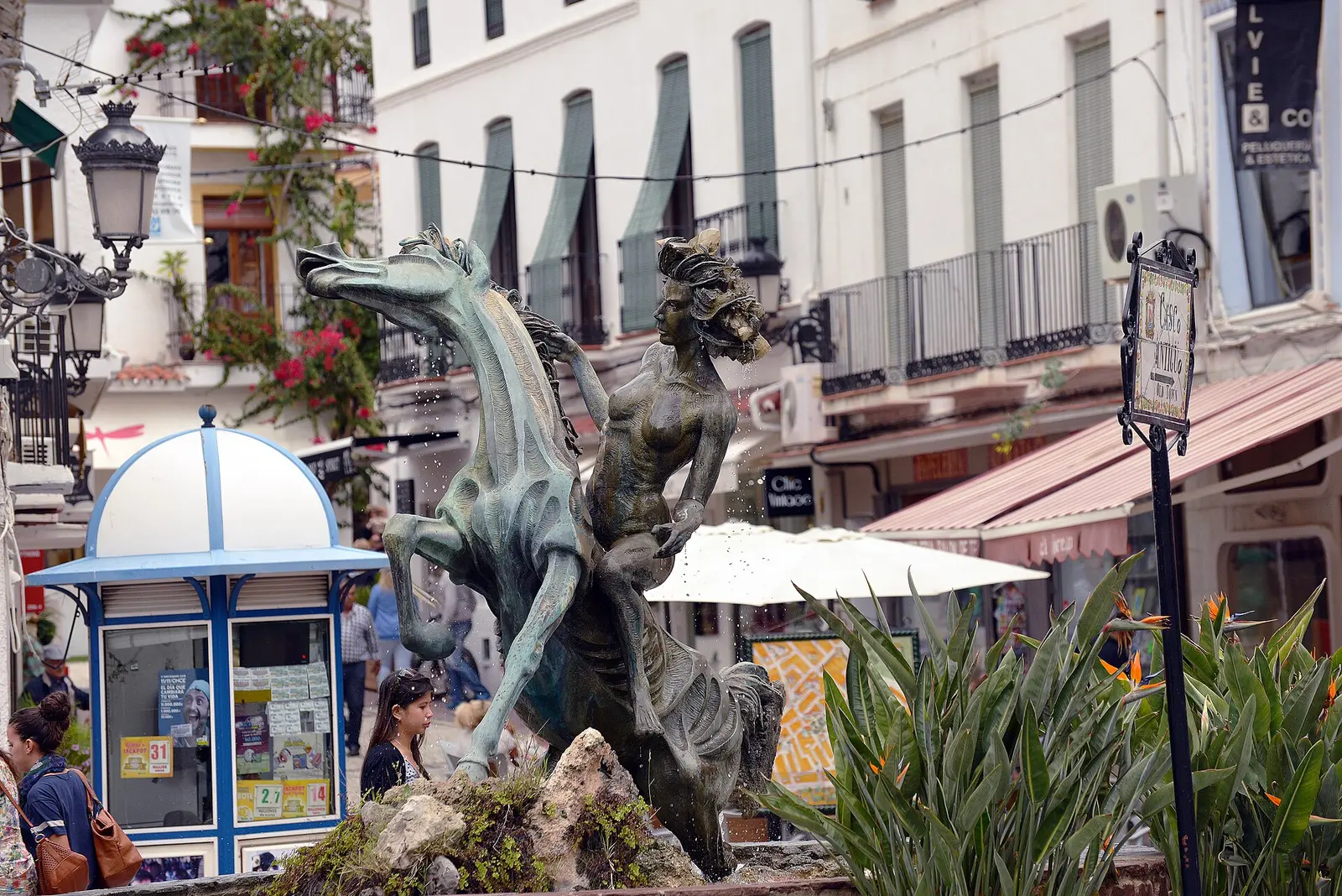 De Avenida del Mar in Marbella met zijn beeldhouwwerken