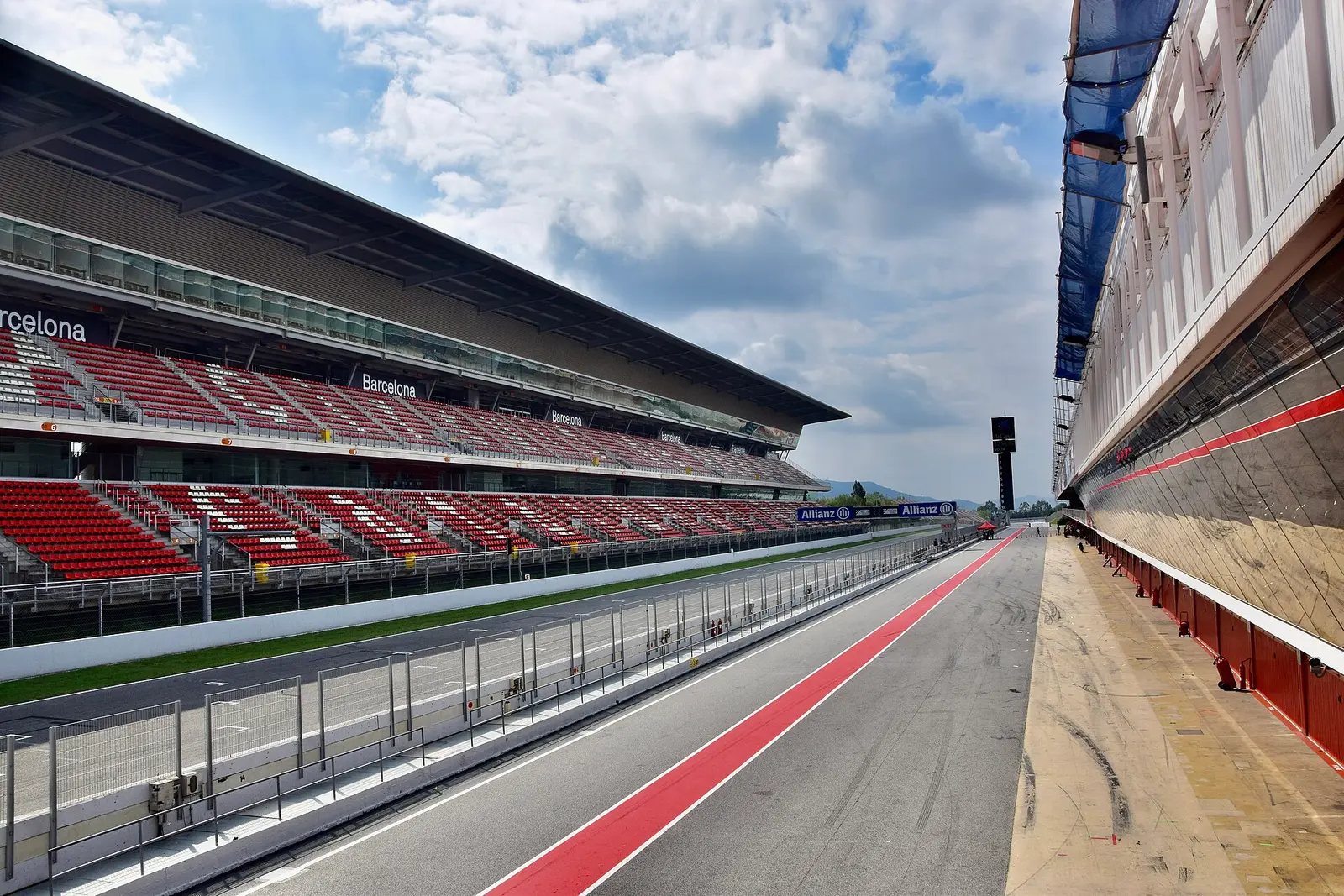 De pitstraat van het Circuit de Barcelona-Catalunya