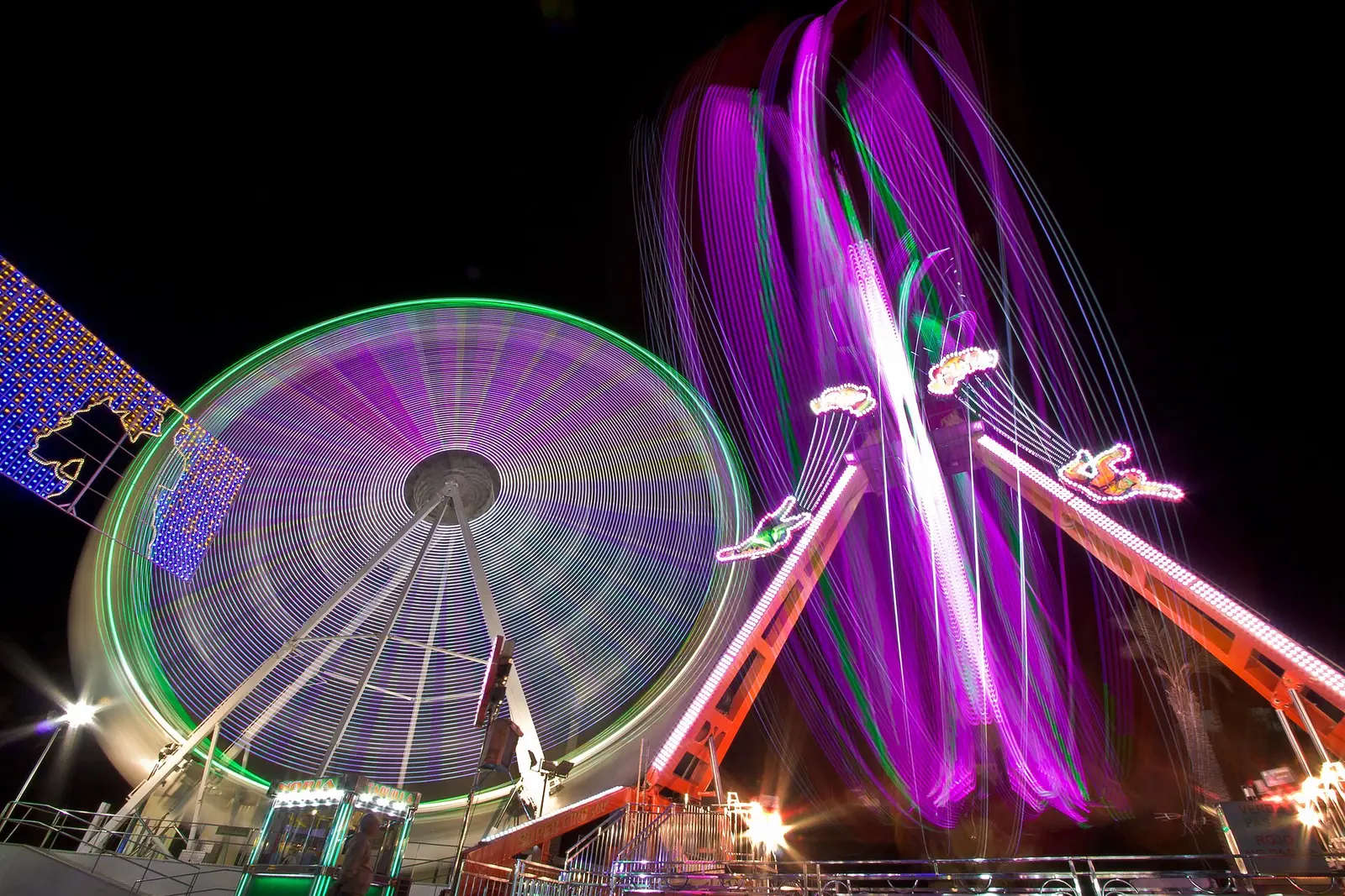 Kermislichten op de Feria de San Bernabe in Marbella