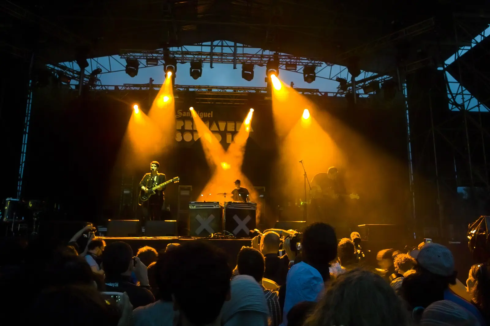 Het hoofdpodium van Primavera Sound bij avond